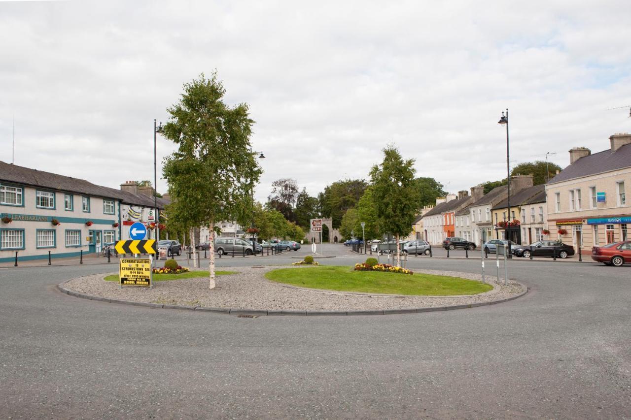 Вилла Inviting 4-Bed House In Strokestown Экстерьер фото