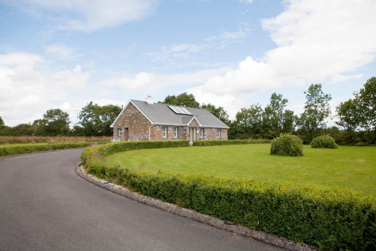 Вилла Inviting 4-Bed House In Strokestown Экстерьер фото